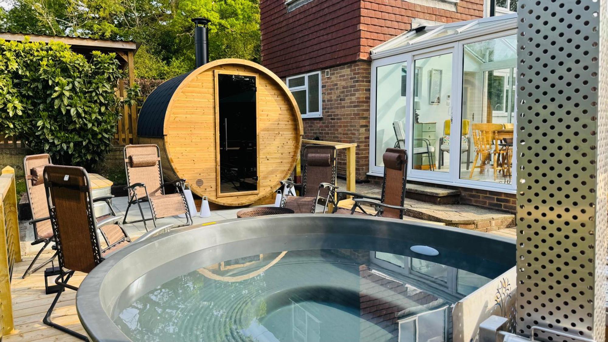 3 Bed Spa Cottage Southwater Exterior photo