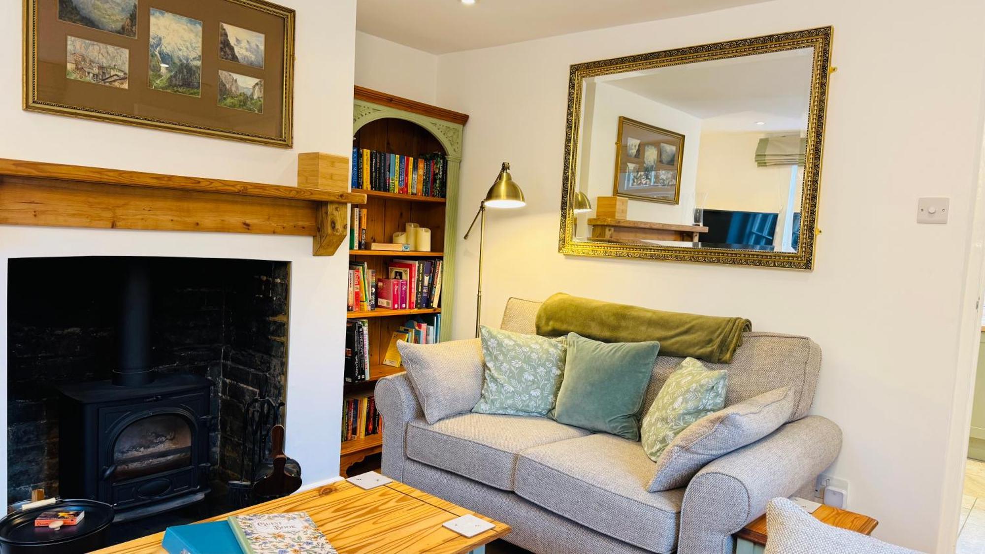 3 Bed Spa Cottage Southwater Exterior photo